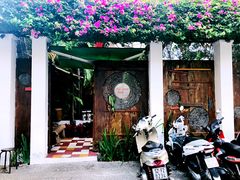 -Cuc Gach Quan Restaurant