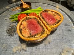 惠灵顿牛排-弦月窗LUNETTE BY AMANDA(复兴路店)