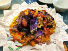 红烧肉焖茄子-鲜塘宴·千岛湖大鲫鱼(南湖店)