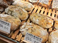 -天井·丑面包搭咖啡