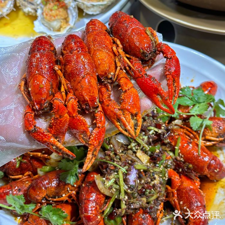 南京旅游一定要来玄武湖老牌龙虾店‼️