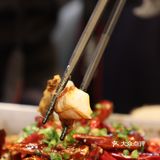 撒上芝麻和红油吃起来真的敲幸福 味道也很正宗！