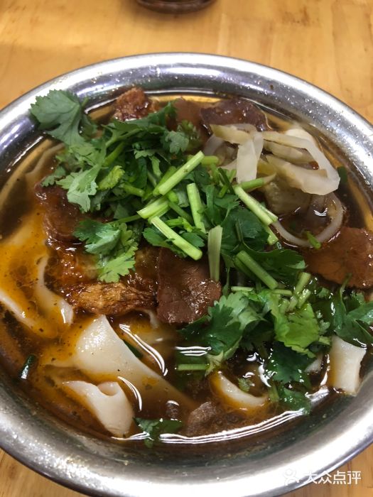 朝阳路拉面店牛肉刀削面图片