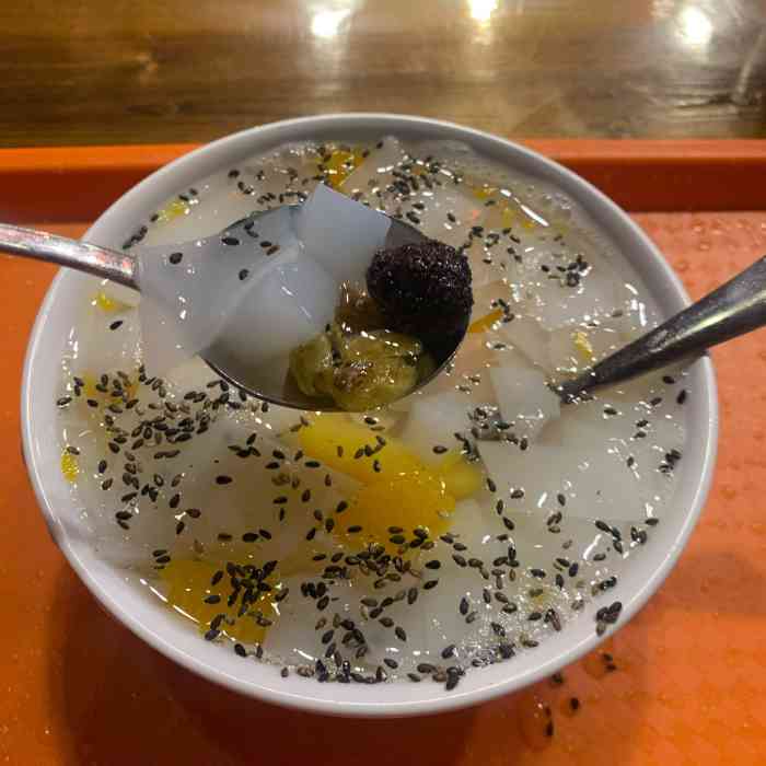 噔噔哆杏仁腐(婵街店)-"位于温州网红街-蝉街的正中位置,无论有没.