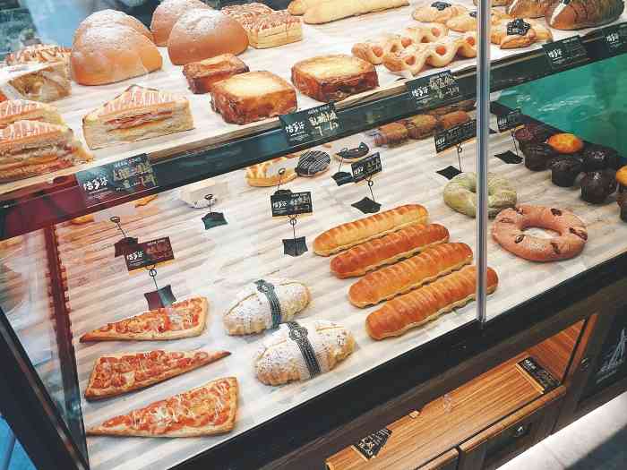 焙多芬生日蛋糕-"店很好找就在红专路经七路上往北20米路西.