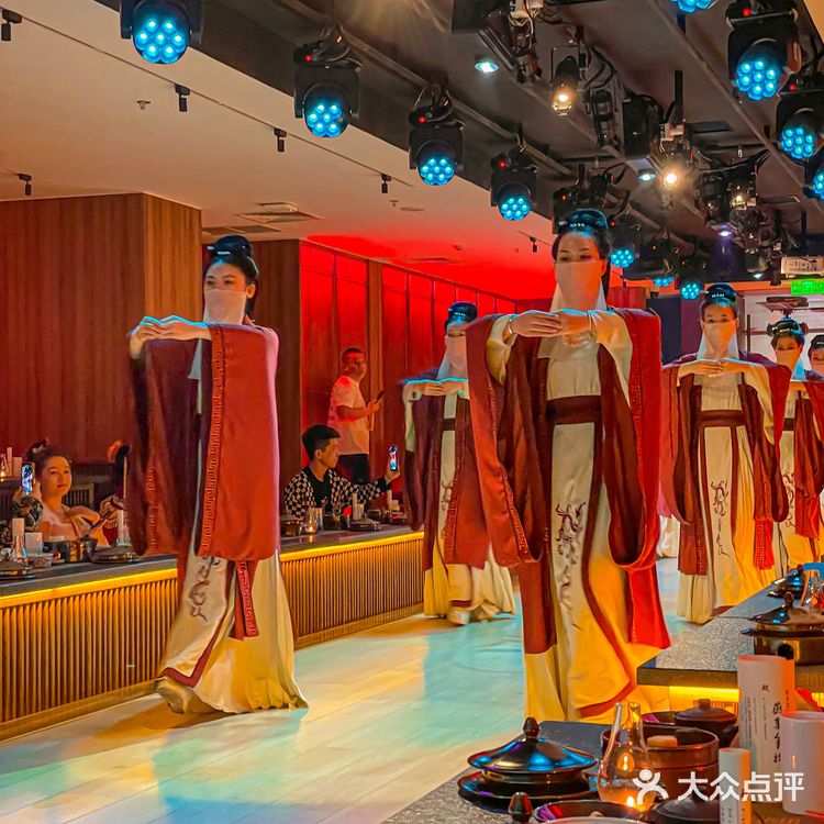 吃个饭，我去了趟明、唐、宋、汉四朝……