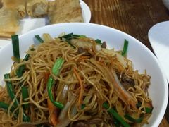 巴扎牛肉炒旦面-巴扎美食·新疆菜·西域歌舞表演餐厅(新疆大厦店)