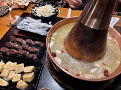 -果松木炭酸菜铜火锅·外婆参鸡汤