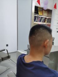 -首脑美发沙龙