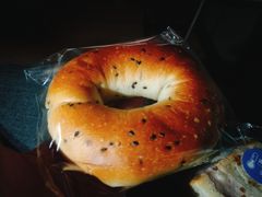 蛋黄肉松贝果-那家面包房(珠江路店)