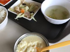 -临港服务区·停车场