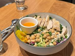 鸡肉牛油果芒果血橙酱色拉-Wagas沃歌斯(北京君太百货店)
