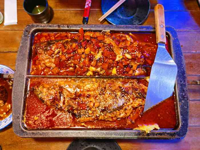 俏巴蜀烤鱼坊(涿州钻石广场店)-"服务人员供给不够,老板娘还抱着家里