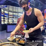 来打卡重庆男模餐厅啦！！！全是肌肉猛男谁懂啊