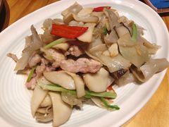 杏鲍菇竹耳爽肉片-十三式重庆江湖菜(金茂览秀城店)