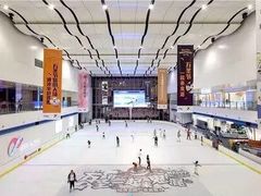-冰纷万象滑冰场(赣州华润万象城店)