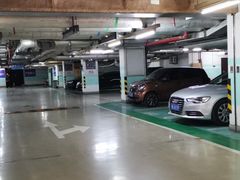 -新世界百货崇文店停车场