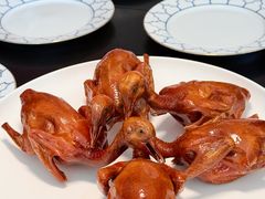 玻璃脆皮香茅石岐乳鸽-炳胜公馆(珠江新城店)