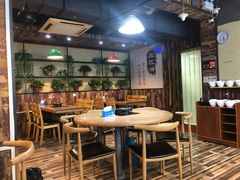 大堂-陆记牛庄·碳锅龙虾烧烤(爱上花园店)