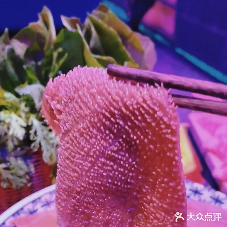 生意火爆🔥屋里屋外坐满了人