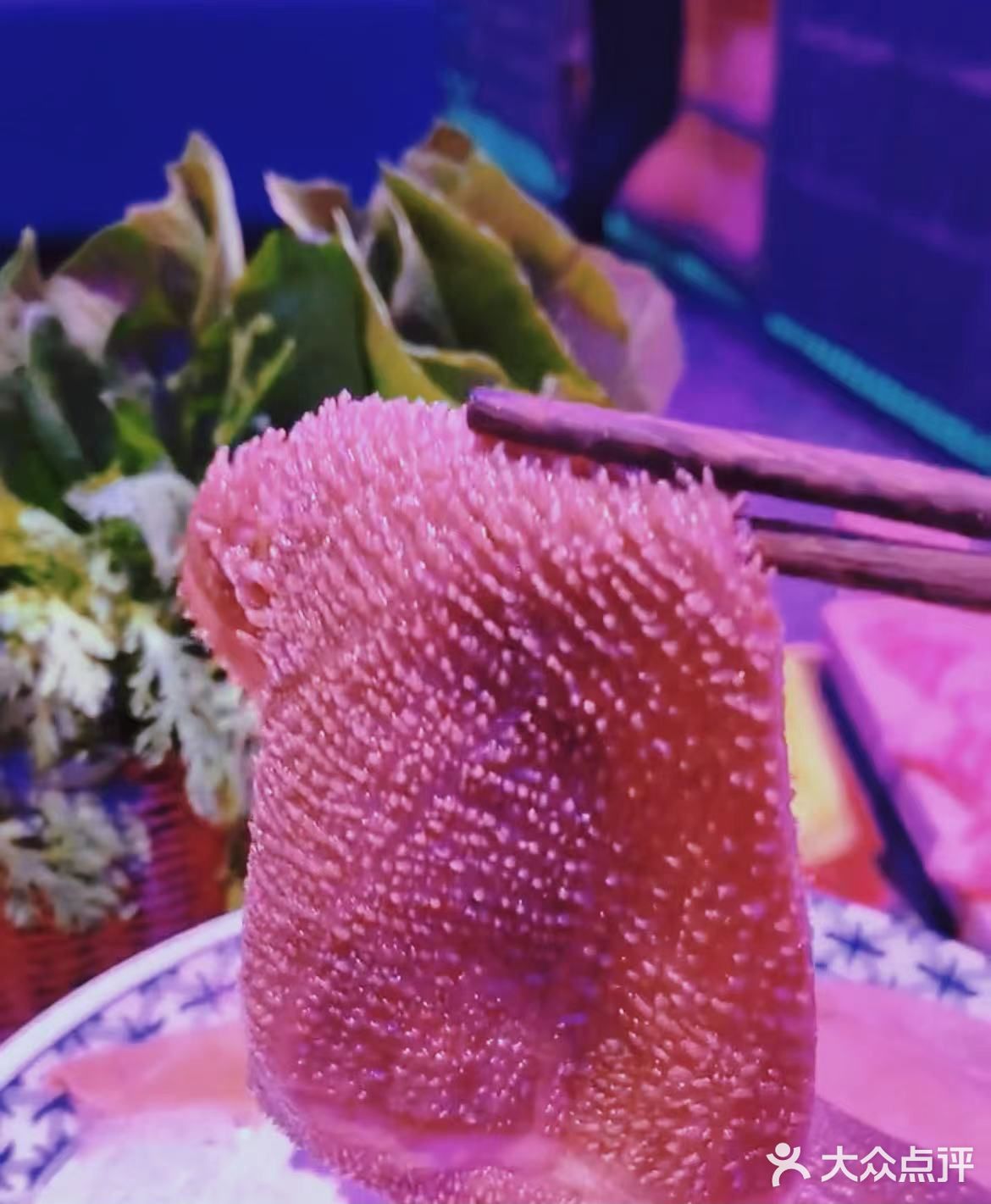 生意火爆🔥屋里屋外坐满了人