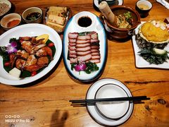 -老滇山寨•云南特色菜•地方菜•民族风情歌舞表演(金碧店)