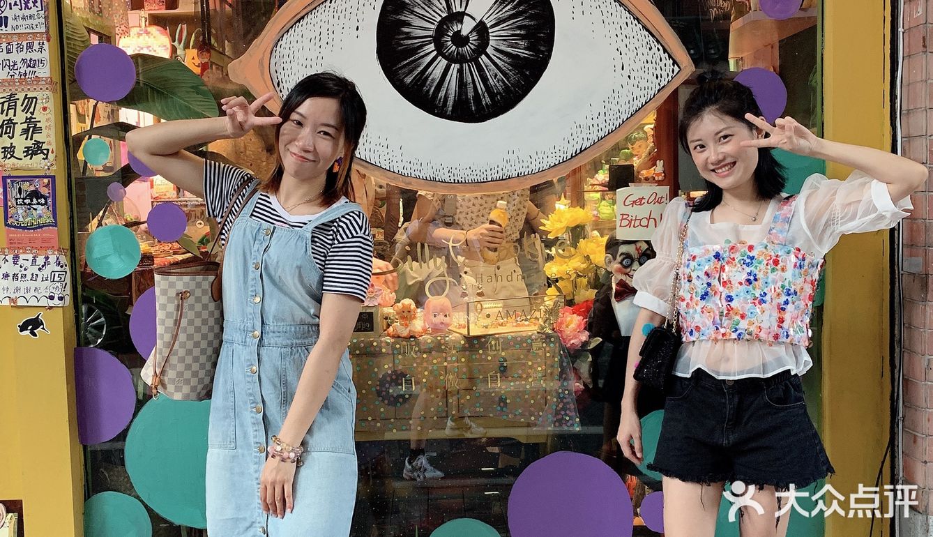 眼睛… 我是一個喜歡收藏 眼睛裝飾品的愛好者！