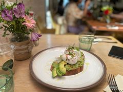 牛油果温泉蛋吐司-O'mills Sourdough Bakery&Bistro(永嘉路店)