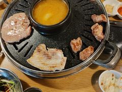 -江南猪肉商会无限续吃(弘大店)