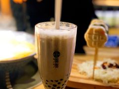 -湊湊火锅·茶憩(杭州湖滨银泰in77店)