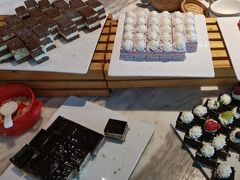-筠咖啡西餐厅(上海国展宝龙丽筠酒店)