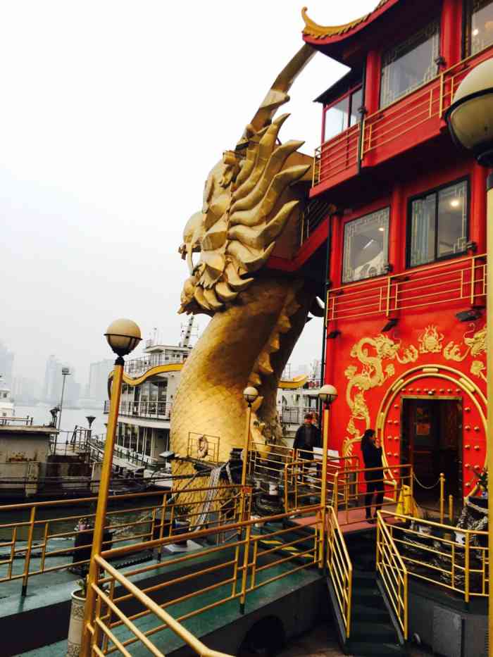 打分 很特别的酒店,因为是在船上,菜也非常的新鲜,值得推荐