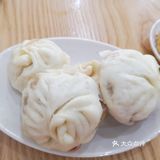 根据加盟店的菜单有一种全家福包，里面啥都有
