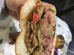 招牌鹅肝牛肉汉堡-Grinder 绞肉机汉堡(武定路店)