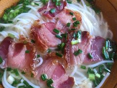 脆皮香猪肉-肇兴特色牛肉粉