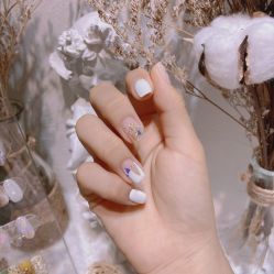 -花岐款式专研健康美甲沙龙