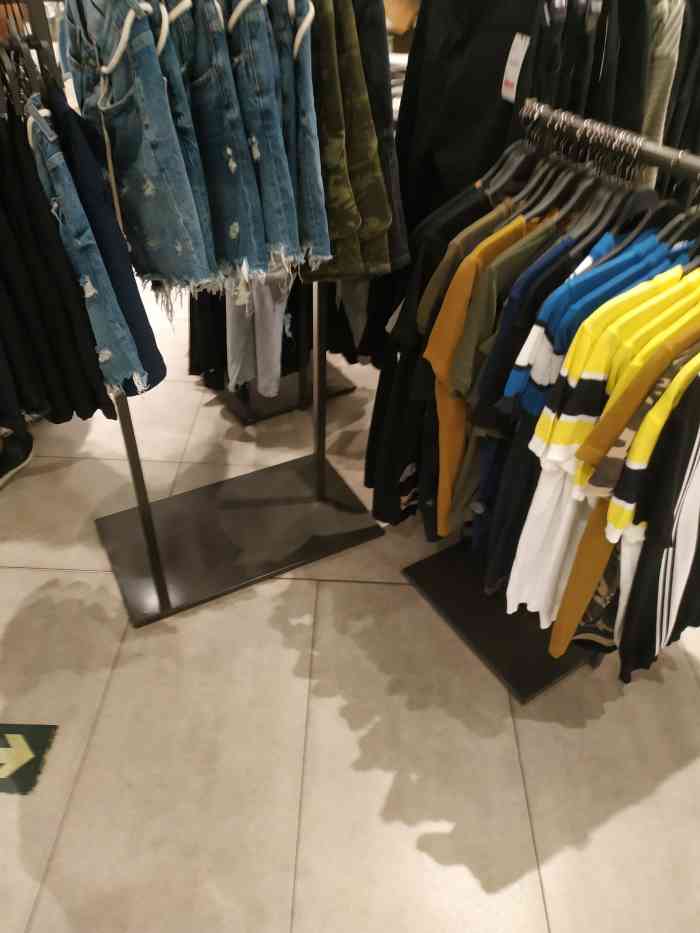 zara(青岛万象城店"zara开这么久,第一次来逛,才发现原来.