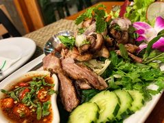 -Chom Cafe and Restaurant