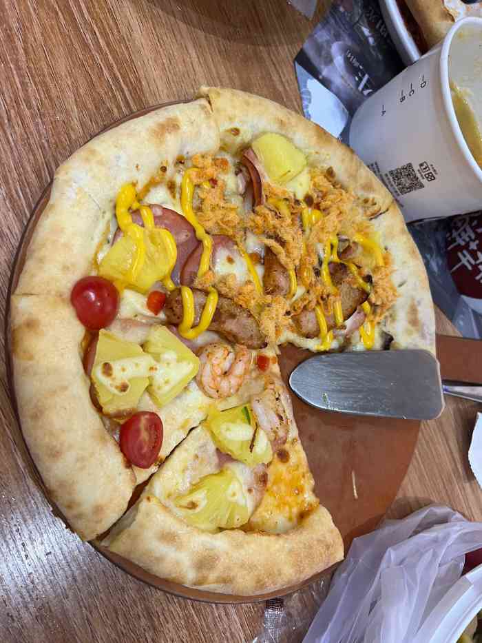 米斯特披萨(鲁能城店)-"[薄荷]环境:位置在外婆家旁边还是挺容.