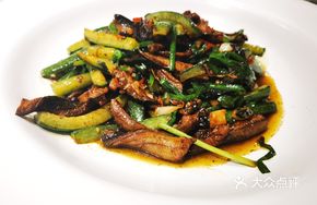 Stir-fried Eel with Cucumber