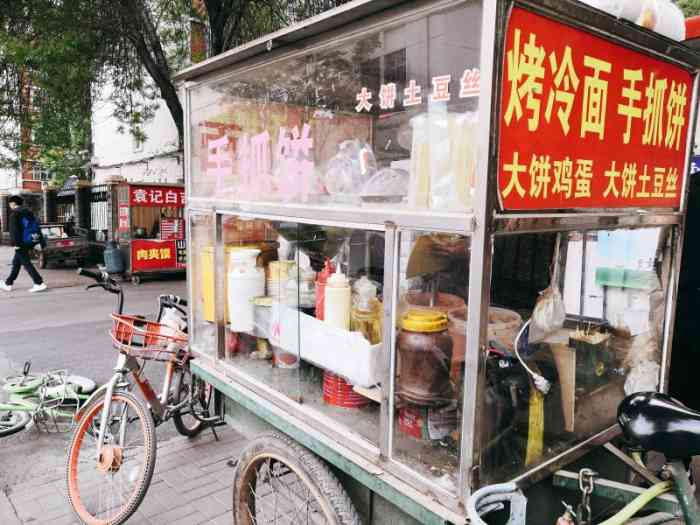 路边摊,口味一般般啦,学生党会光顾.