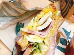 培根鸡肉俱乐部大嘴三明治-星巴克臻选(成都宽窄巷子店)