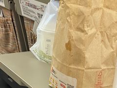 -麦当劳(深圳北站B2检票口楼上)