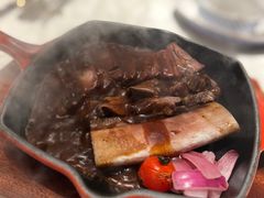 黑椒汁生烧安格斯牛肋骨-炳胜私厨(万象前海店)