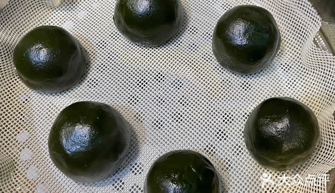馄炖 鸡蛋饼 大蒜鸡蛋 青团都不错呦