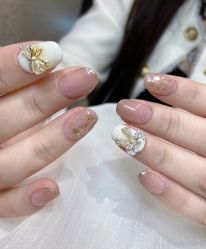 -花岐款式专研健康美甲沙龙
