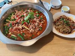 -兔行天下-鸿鹤鲜锅兔(中海国际店)