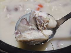 -洪氏嗨捞·广东猪肚鸡·椰子鸡火锅(西咸万象城店)
