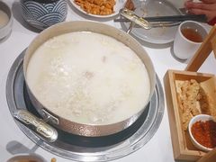 -洪氏嗨捞·广东猪肚鸡·椰子鸡火锅(西咸万象城店)