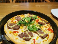 炙烤澳洲牛肉比萨（大方薄底）-必胜客(百联又一城店)